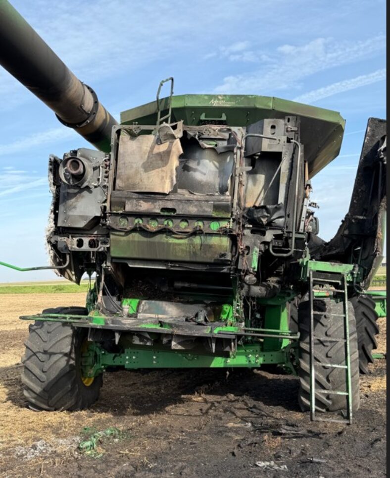 [Auction]: 2015 John Deere S680 STS Combine | Iowa | damaged | CAG