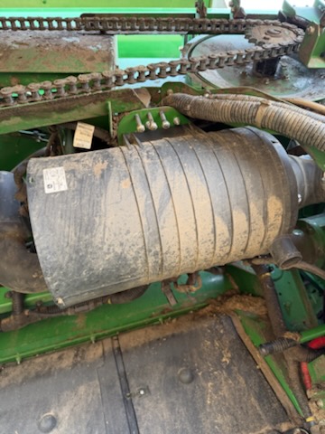 2015 John Deere S680 STS Combine - Image 22