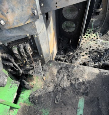 2015 John Deere S680 STS Combine - Image 23