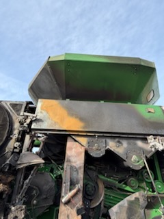 2015 John Deere S680 STS Combine - Image 9