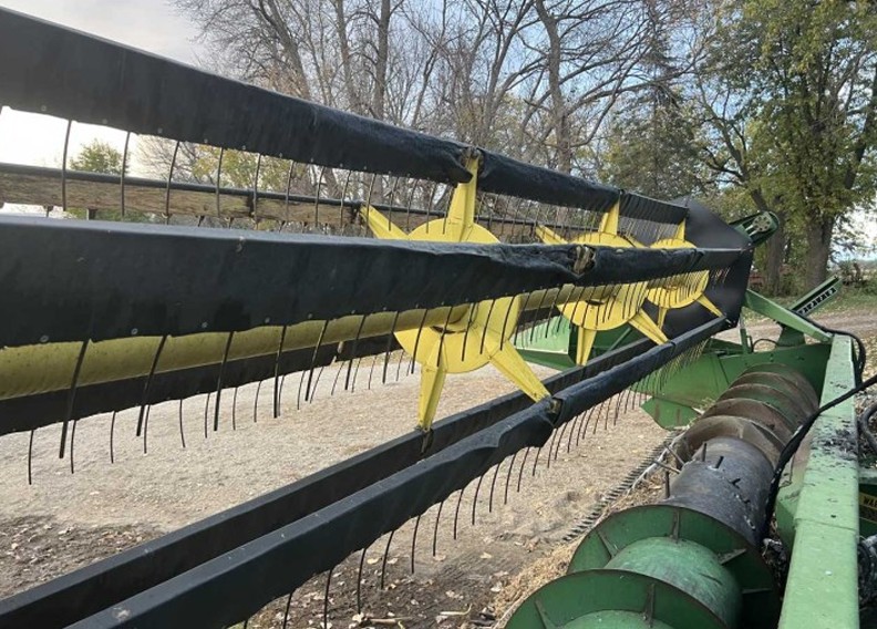 John Deere 6620 Combine/John Deere 220 Header - Image 21