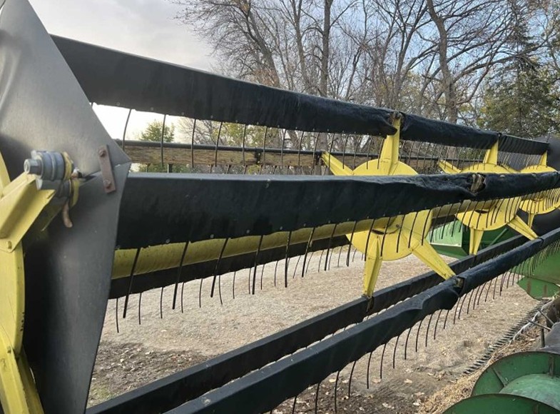 John Deere 6620 Combine/John Deere 220 Header - Image 22