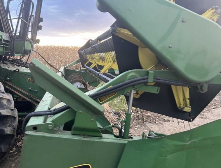 John Deere 6620 Combine/John Deere 220 Header - Image 25