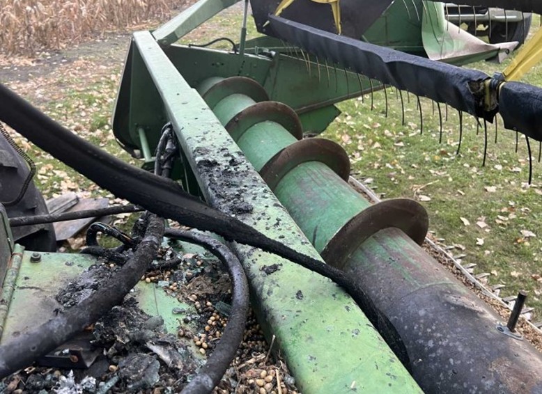 John Deere 6620 Combine/John Deere 220 Header - Image 27