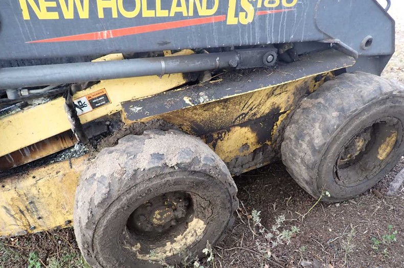 2000 New Holland LS180 Skid Steer - Image 10
