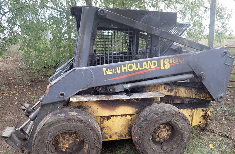2000 New Holland LS180 Skid Steer - Image 6